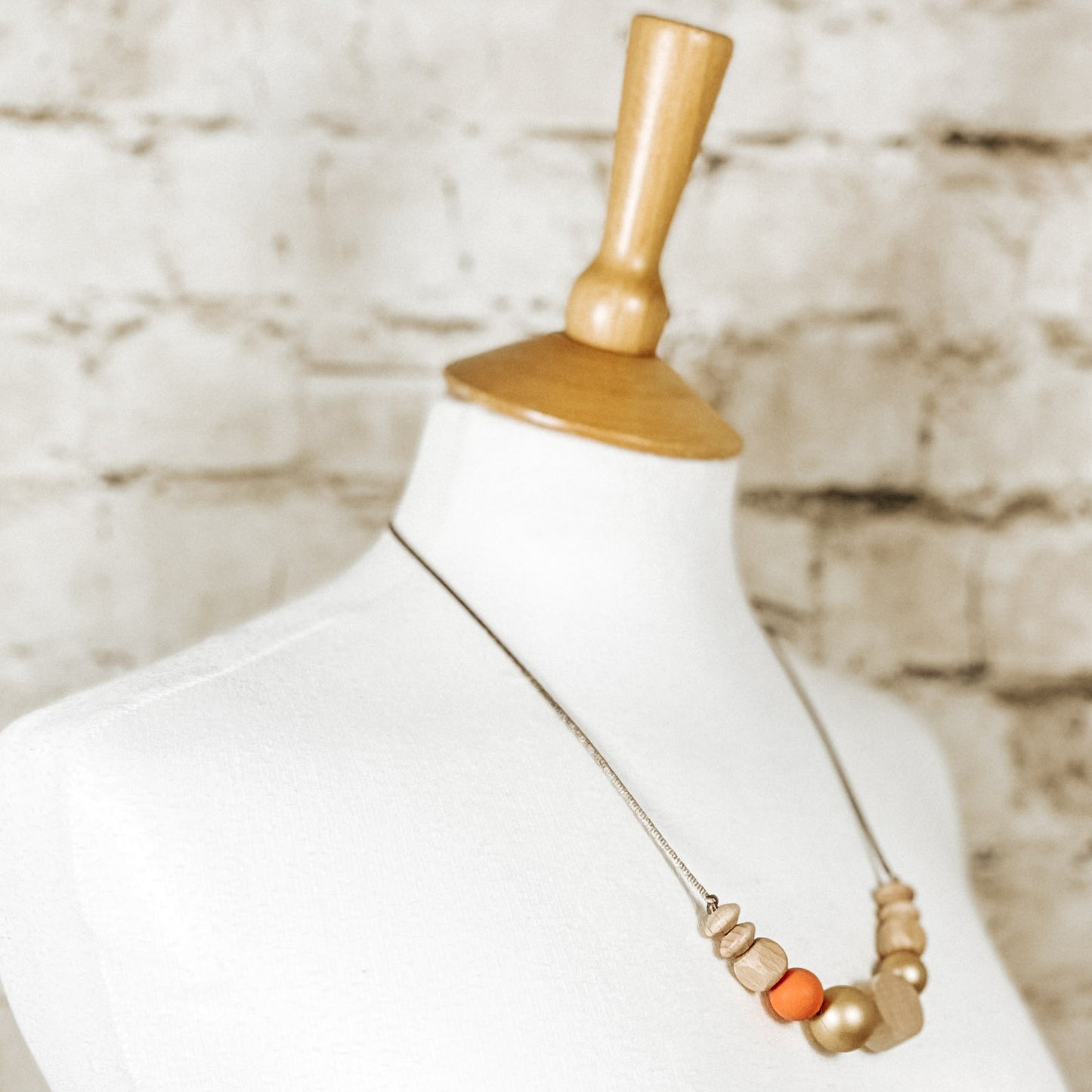 NOA Beechwood and silicone teething necklace | Gold Coral image 3