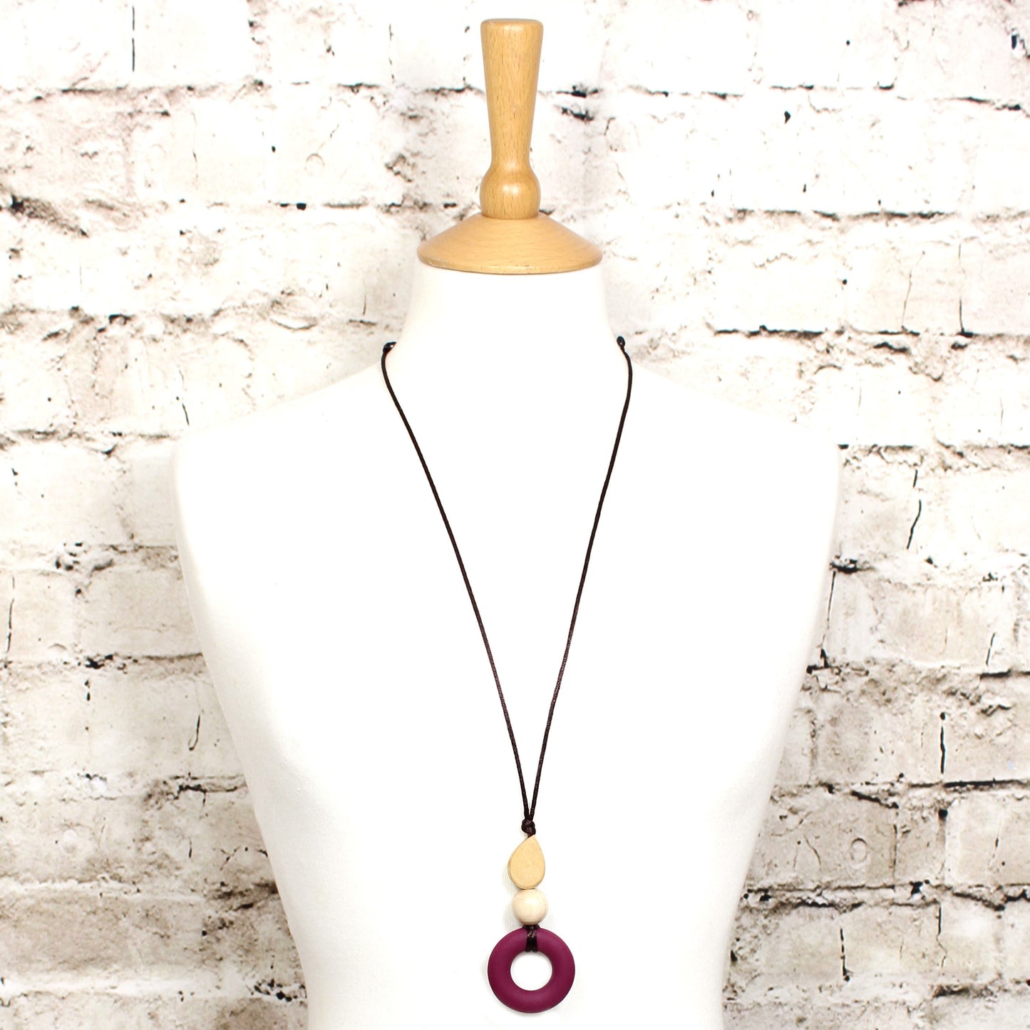 Silicone Teething ring necklace Malbec red | MILO image 1