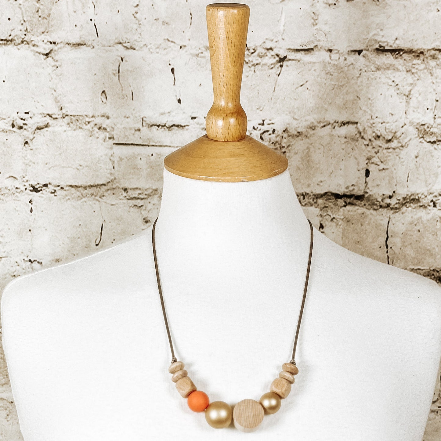 NOA Beechwood and silicone teething necklace | Gold Coral image 2