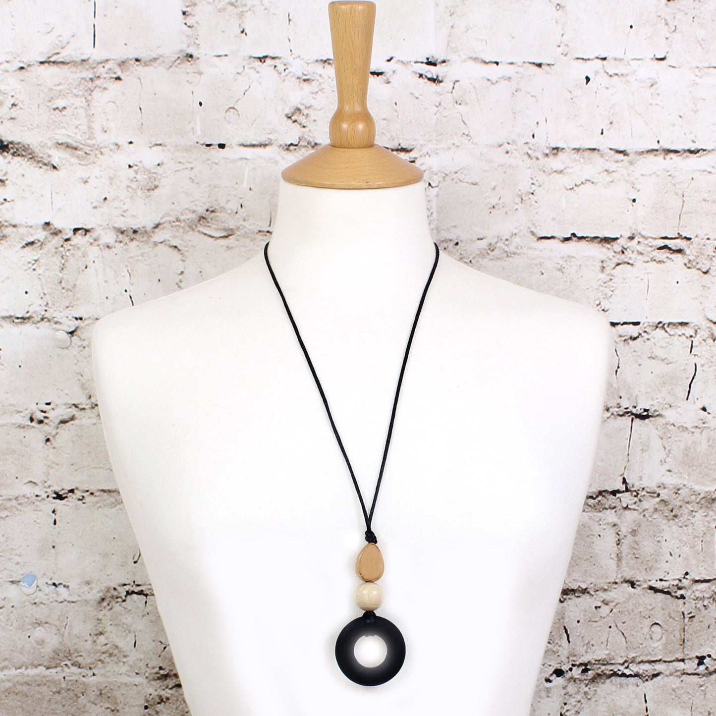 Silicone Teething ring necklace Liquorice black | MILO image 1
