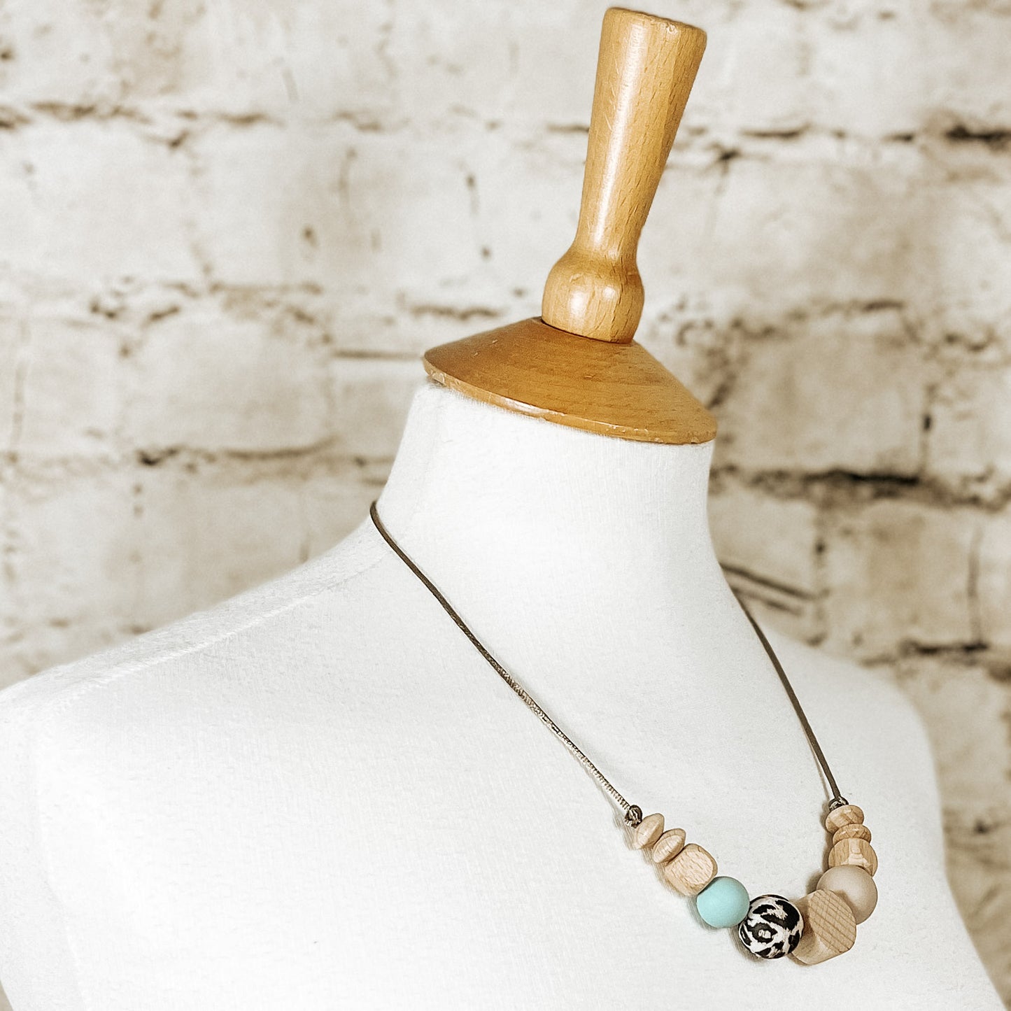 NOA Beechwood and silicone teething necklace | Leopard Aqua image 3