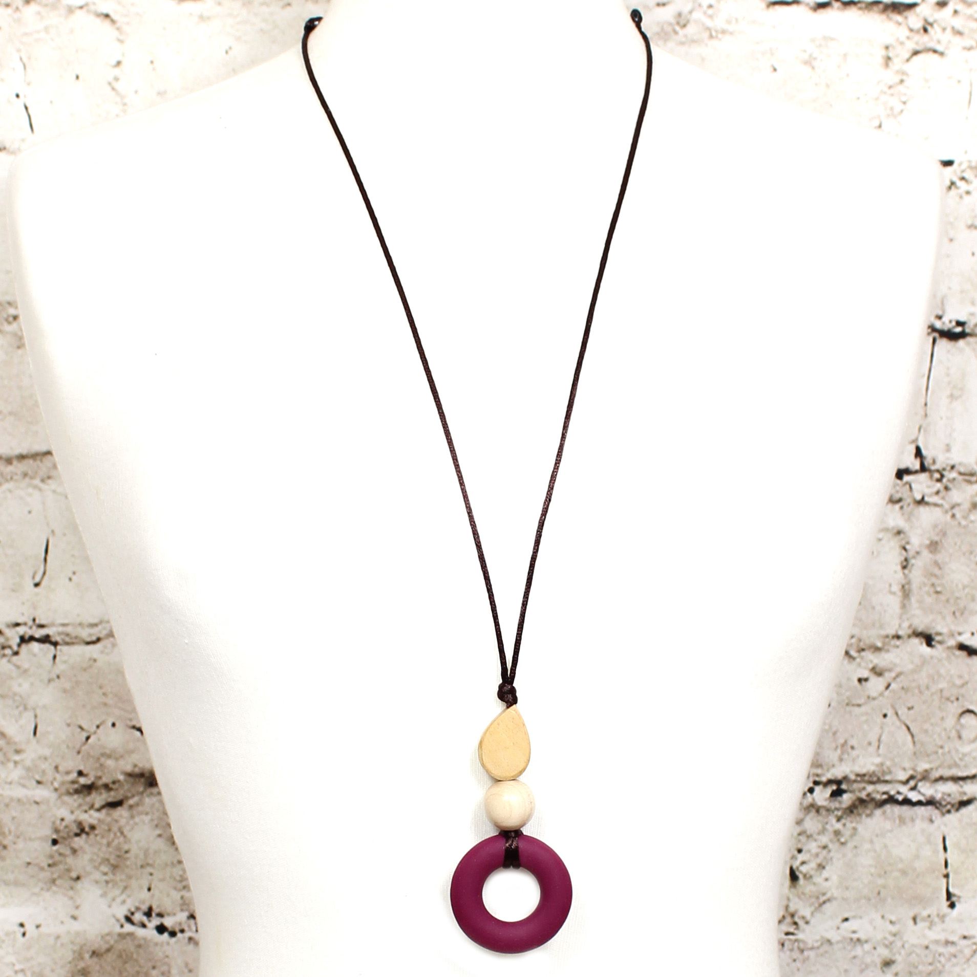 Silicone Teething ring necklace Malbec red | MILO image 0